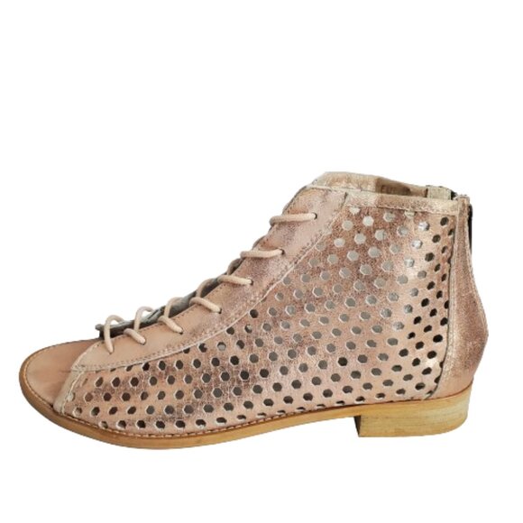 Musse & Cloud Aiden Perforate Metallic Pink Lace Up Open Toe Flat Sandals. - Picture 1 of 10